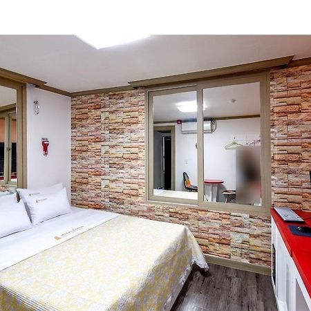 Dubai Motel Daejeon Buitenkant foto