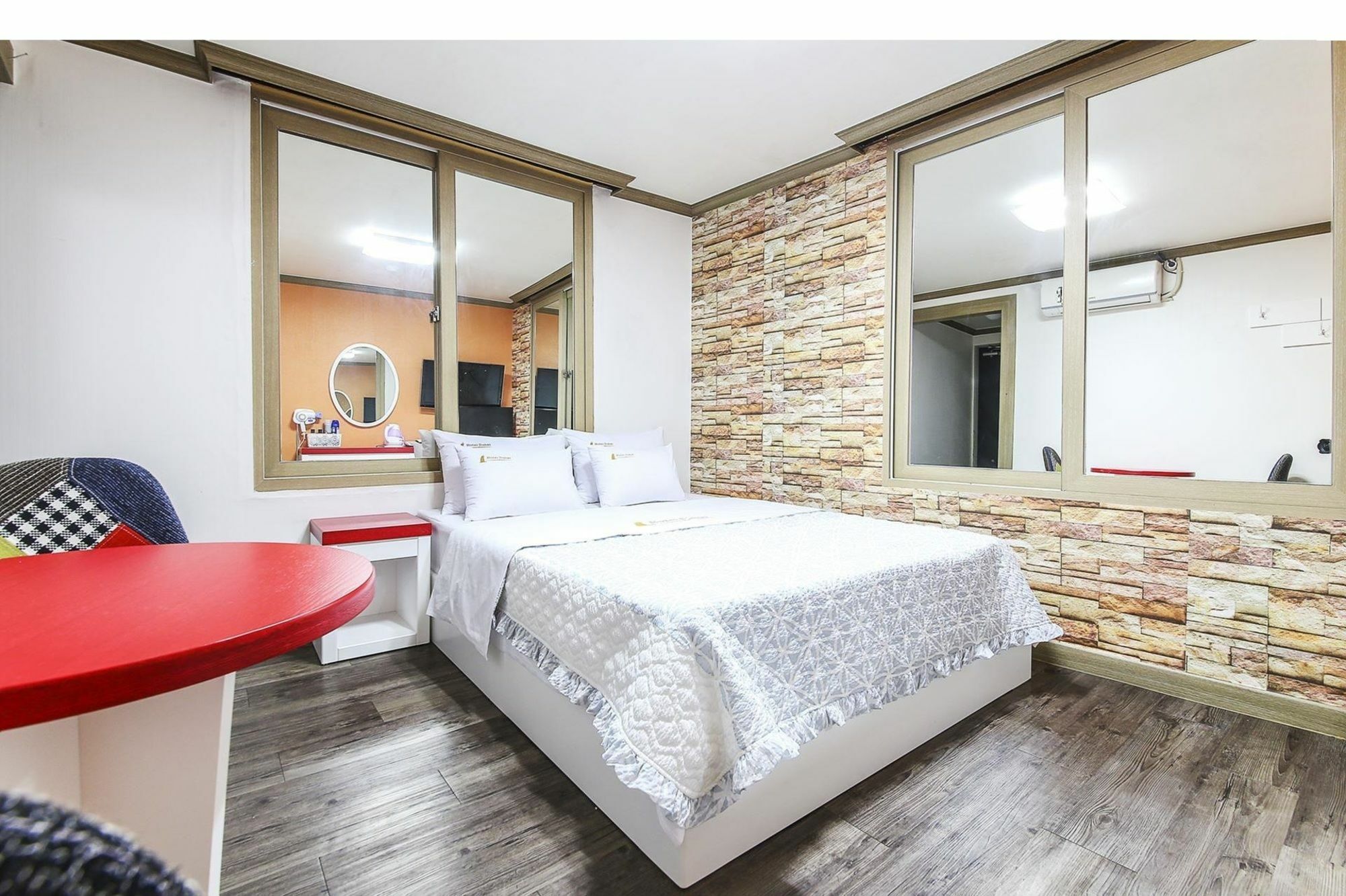 Dubai Motel Daejeon Buitenkant foto