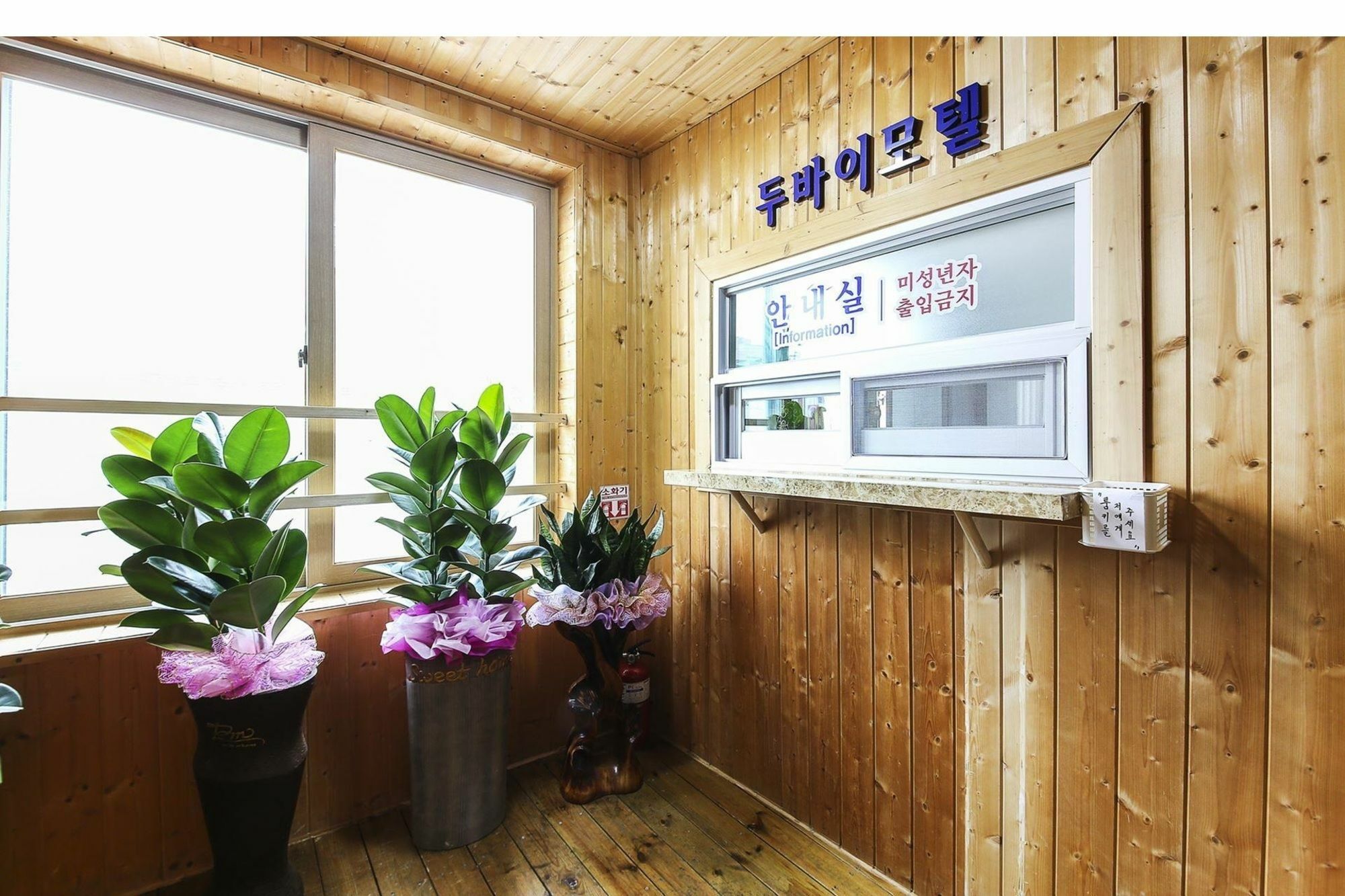 Dubai Motel Daejeon Buitenkant foto